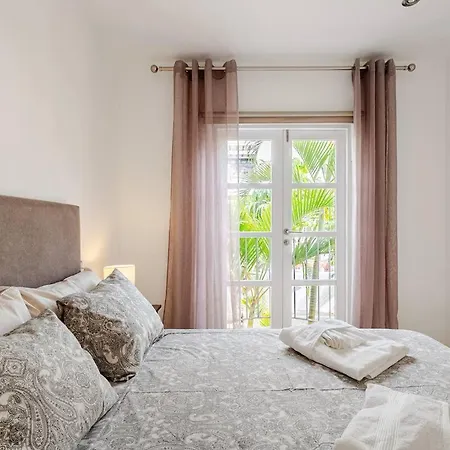 Familiar Con Gran Terraza Y Vistas Al Mar