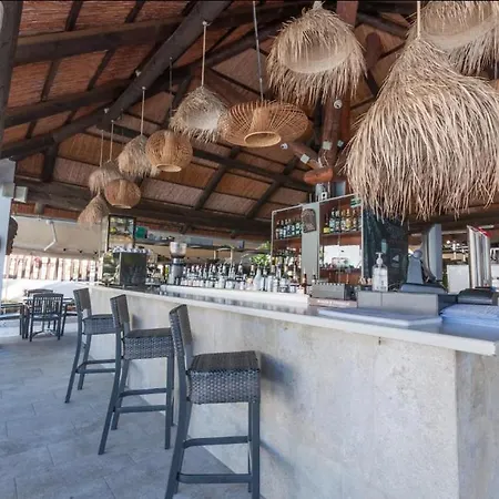 Familiar Con Gran Terraza Y Vistas Al Mar *